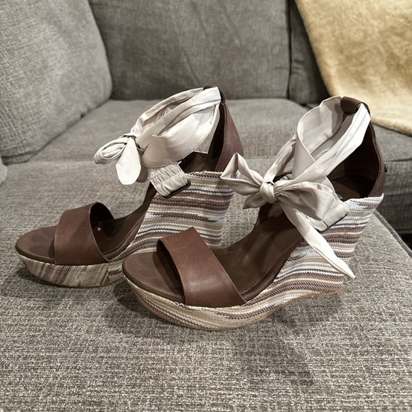 UGG Brown and Cream Platform Sandals - Picture 2 of 7